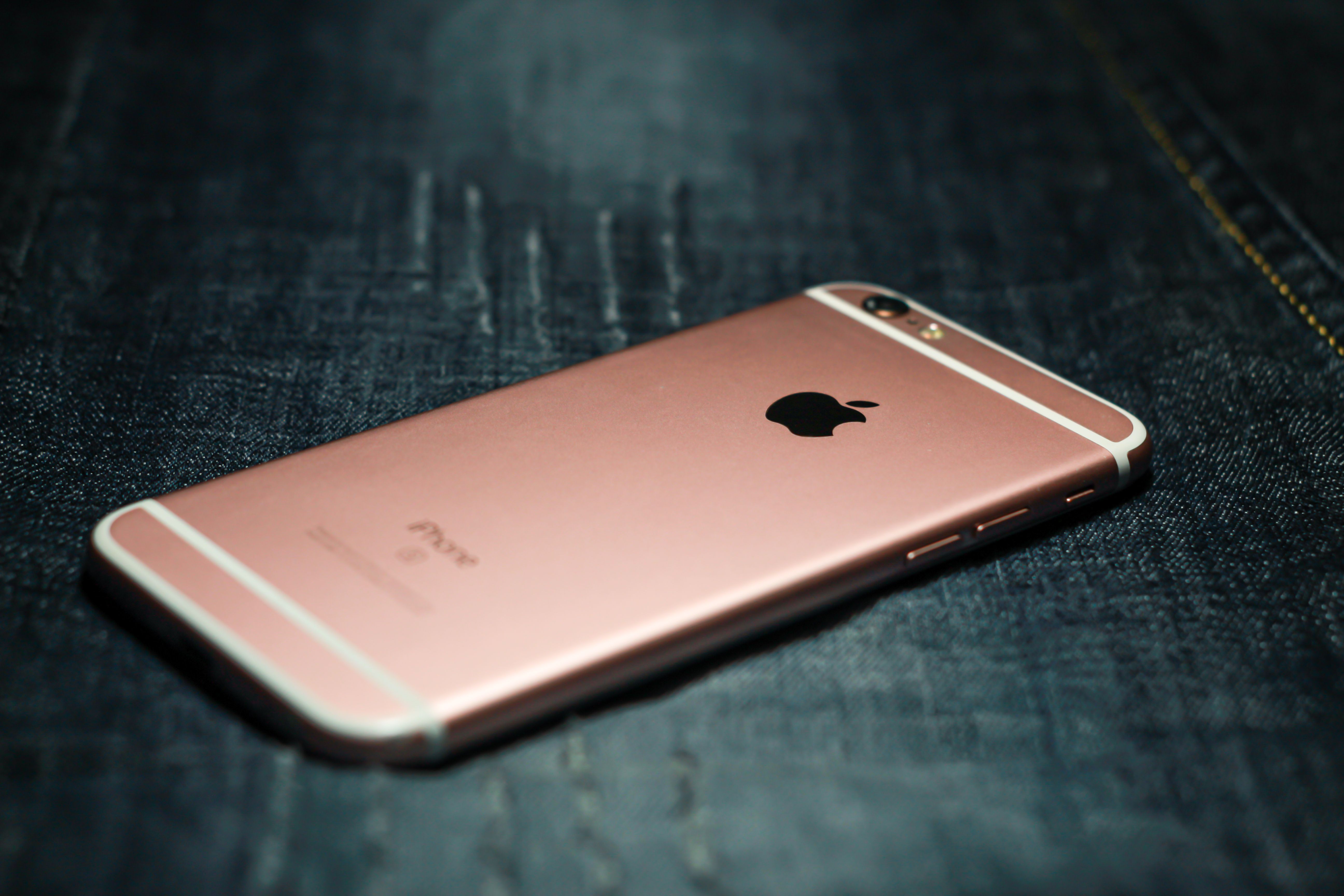 iPhone de Apple PER que representa el negocio de hardware y el ecosistema de la compañía