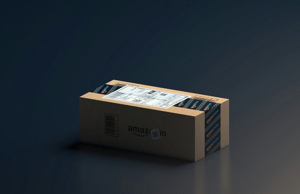Paquete que representa el negocio de comercio electrónico y logística de Amazon IA