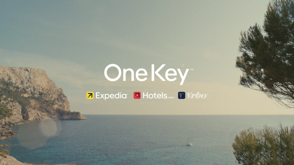 Programa de fidelización One Key de acciones Expedia Group para reservas de hoteles, alquileres vacacionales y viajes.